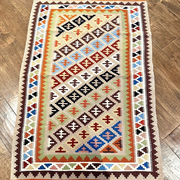 Beautiful Hand-made Gelim - Picture 3 of 3